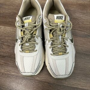 Nike Vomero 5 in Cream and Olive Tones